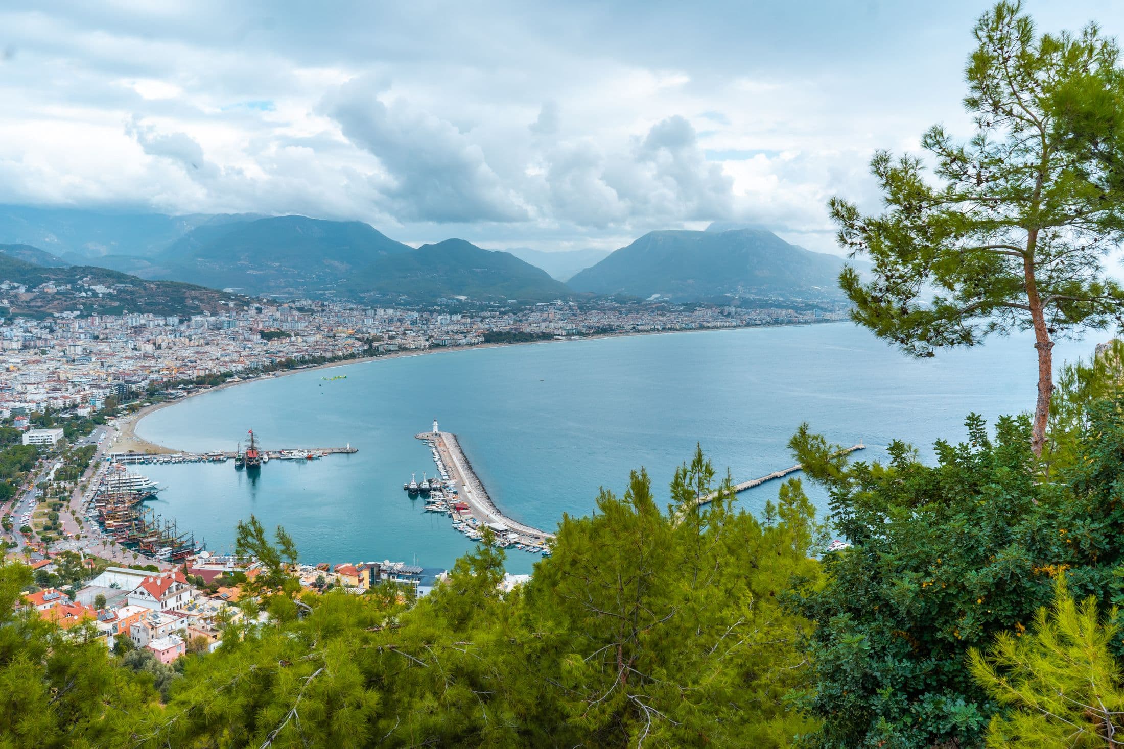 Coast of Antalya, Türkiye — sea and mountains